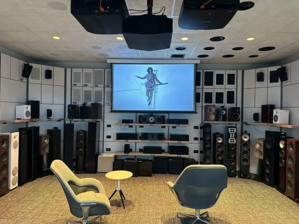 Screen Innovations Solo 3 Indoor screen, installed view